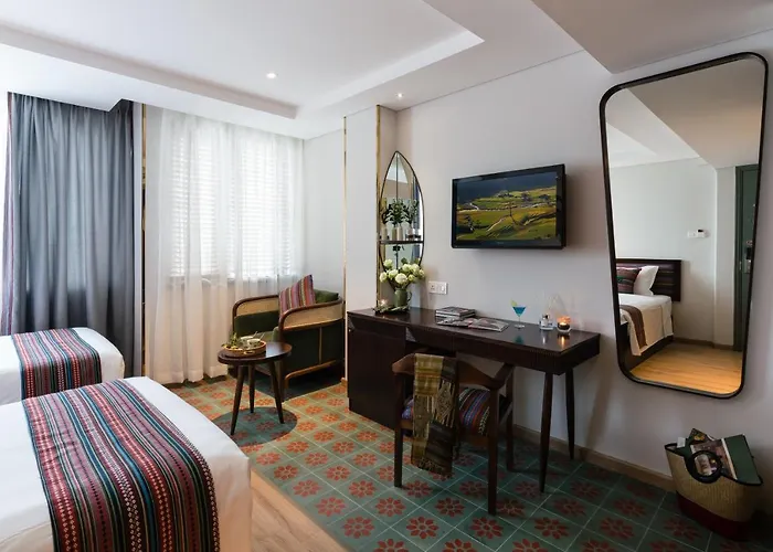 Au Lac Legend Hotel